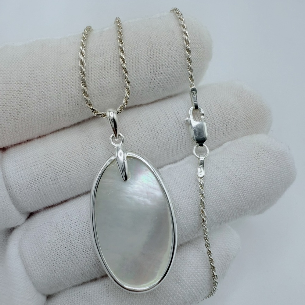 .925 Sterling Silver Oval Mother of Pearl Pendant Necklace - Picture 11 of 16